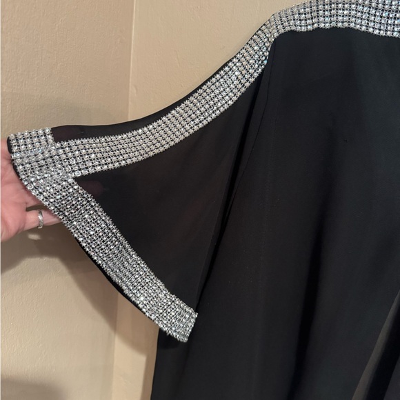 Hosanna Design Chic Black Short-Sleeve Open Cardigan with Silver Sparkle Trim - Picture 3 of 6